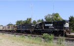 NS 4625 & NPBL 5261 lead a cut of cars @ D&S Junction